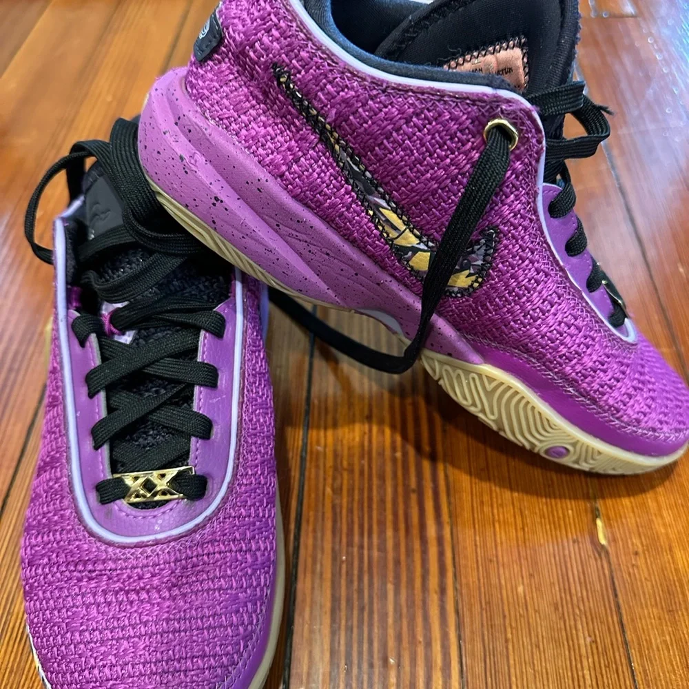 LeBron Pink Diamond Collection: Purple and Gold Nike Sneakers - Picture 3 of 3